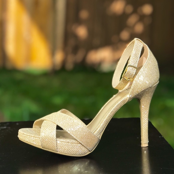 FIONI Clothing Shoes - Strappy Gold Heels